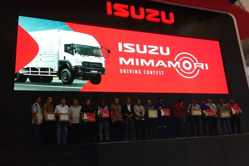 Tak Mau Ketinggalan, Isuzu Pasang Teknologi Telematika di Truk Barunya